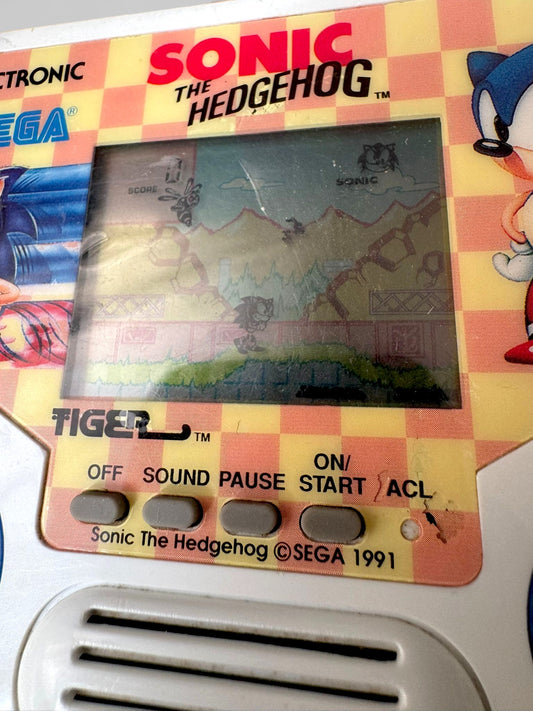 Tiger Electronics – Sonic The Hedgehog – Handheld LCD Game