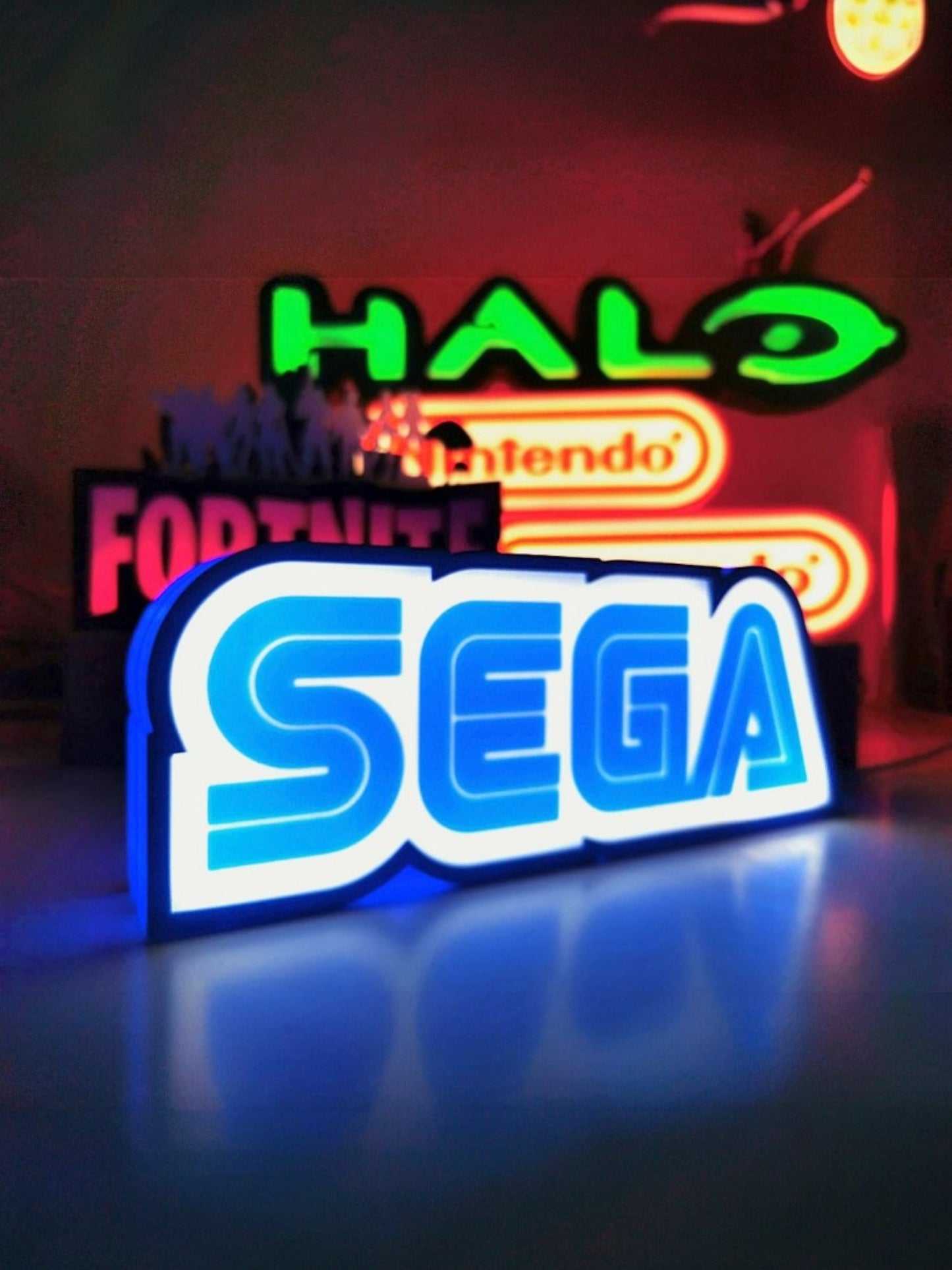 Insegna LED Retro – Logo SEGA Luminoso – Gaming Room Decor