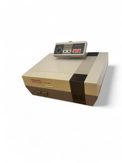 Stand/Espositore per Nintendo Entertainment System (NES) e il suo Gamepad