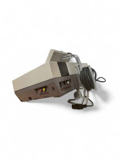 Stand/Espositore per Nintendo Entertainment System (NES) e il suo Gamepad