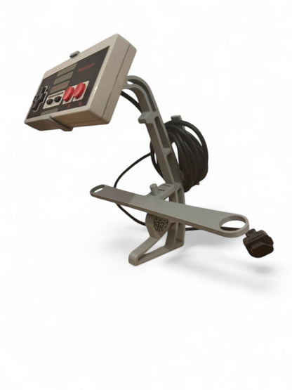 Stand/Espositore per Nintendo Entertainment System (NES) e il suo Gamepad
