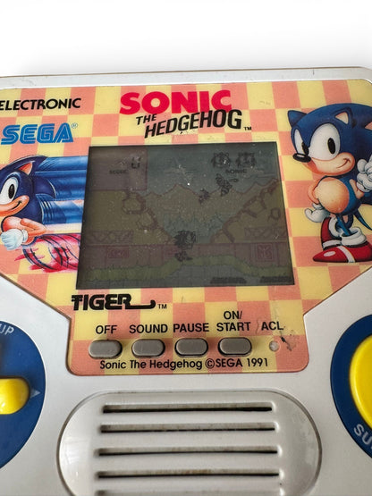 Tiger Electronics – Sonic The Hedgehog – Handheld LCD Game