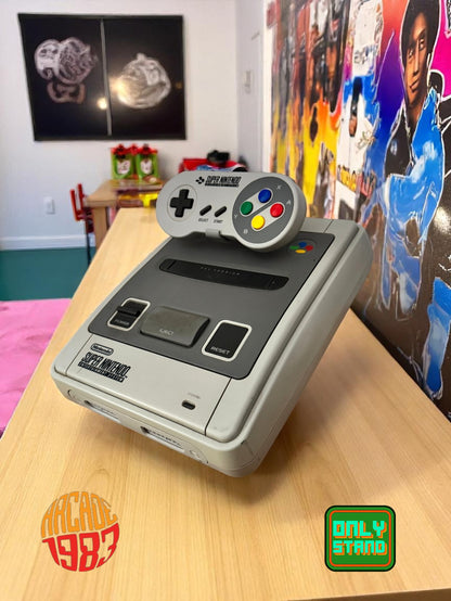 Stand/Espositore per Super Nintendo (SNES) e il suo Gamepad
