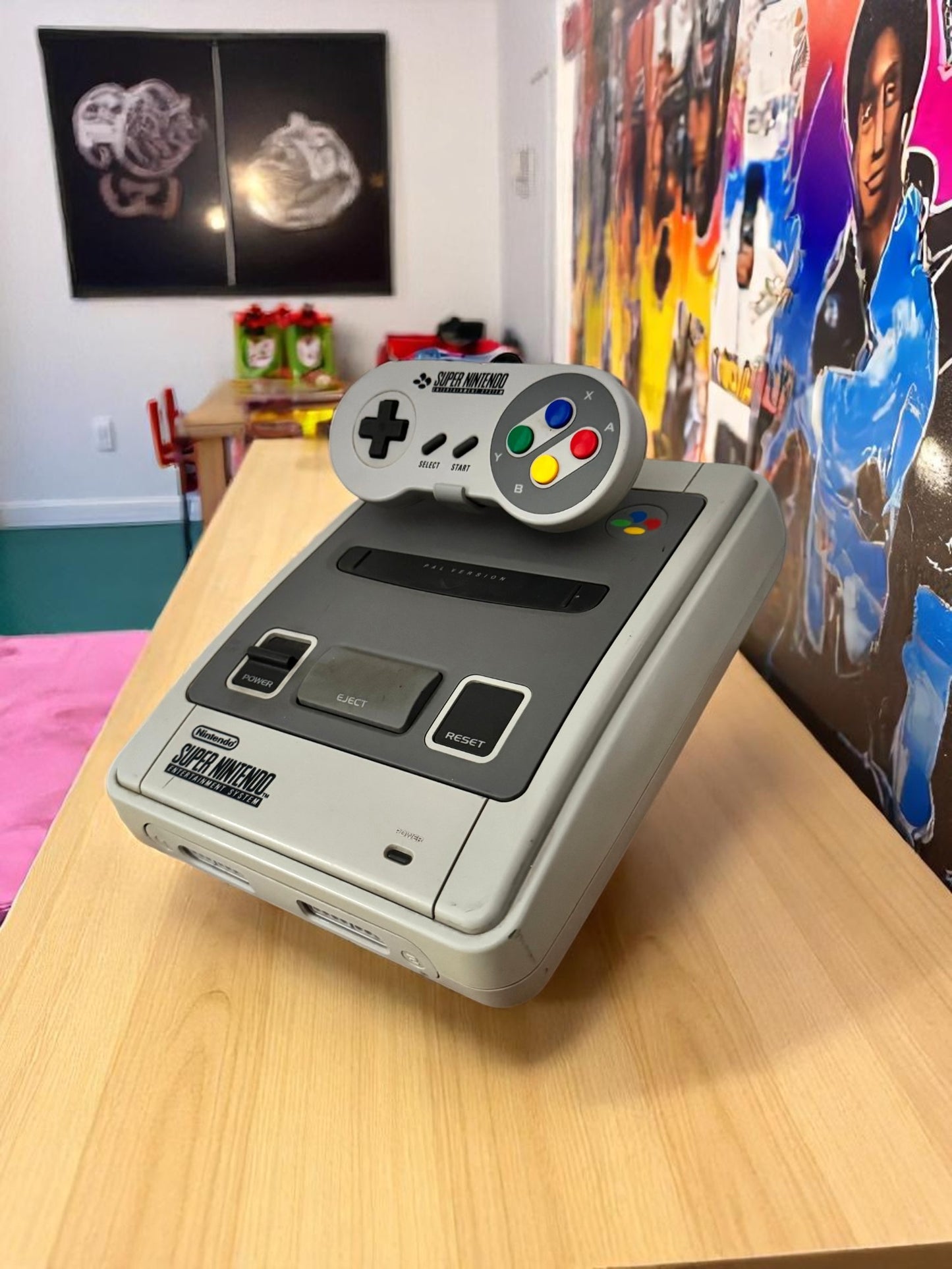 Stand/Espositore per Super Nintendo (SNES) e il suo Gamepad