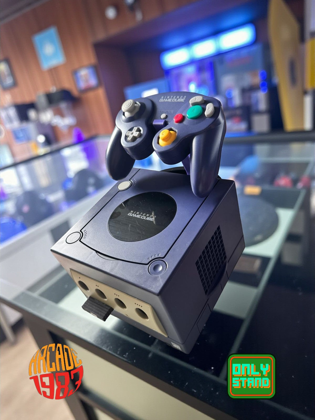 Stand/Espositore per Game Cube e il suo Gamepad